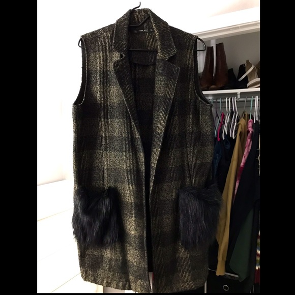 Zara Jackets & Blazers - Zara faux fur pocket vest